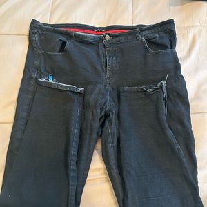 UNIVERSAL STANDARD
Slim Cut Black Seine Ankle Jeans